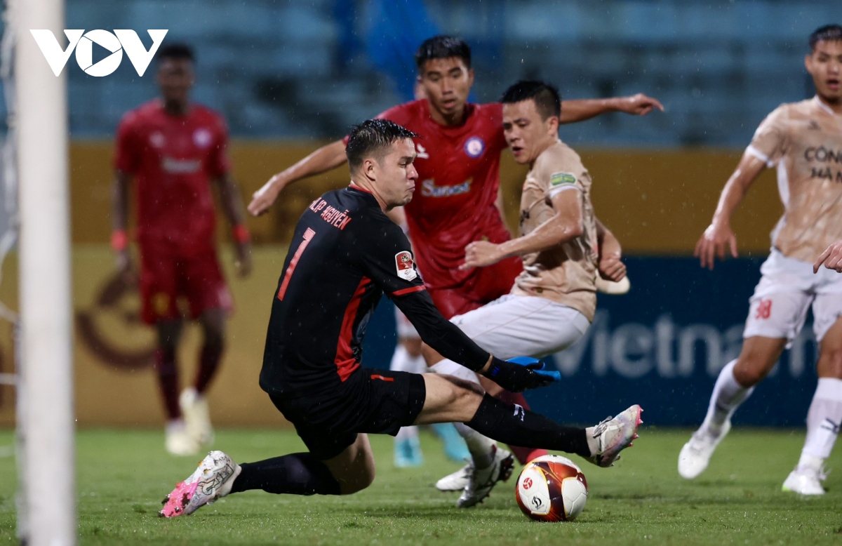 Vì sao thủ môn Nguyễn Filip nổi cáu dù CLB CAHN thắng trận?